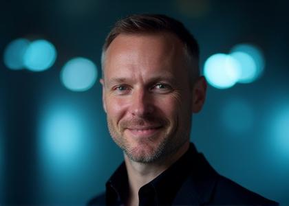 Portrett av Erik Pedersen, Belysningsspesialist.